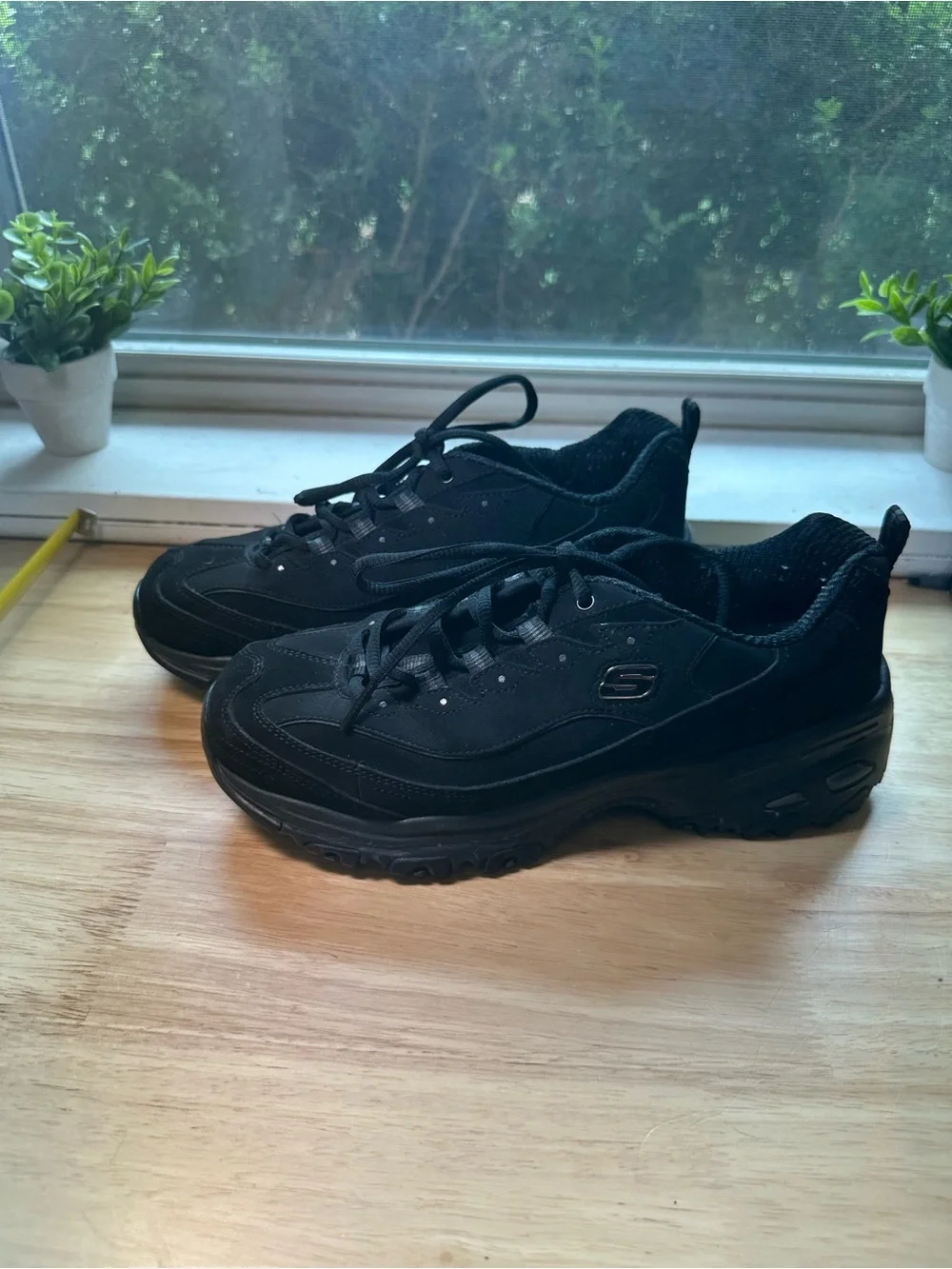 Skechers d’lites All-Black with rhinestone 9w Sporty air cooled Sneakers